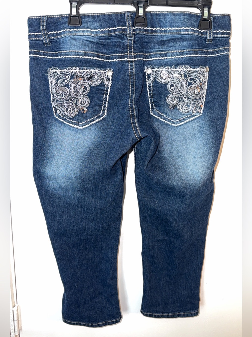 Maurices Dark Blue Embroidered capris size 9/10